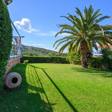 Cozy Small Smart Villa With Private Pool Mikri Mantineia קלמאטה מראה חיצוני תמונה